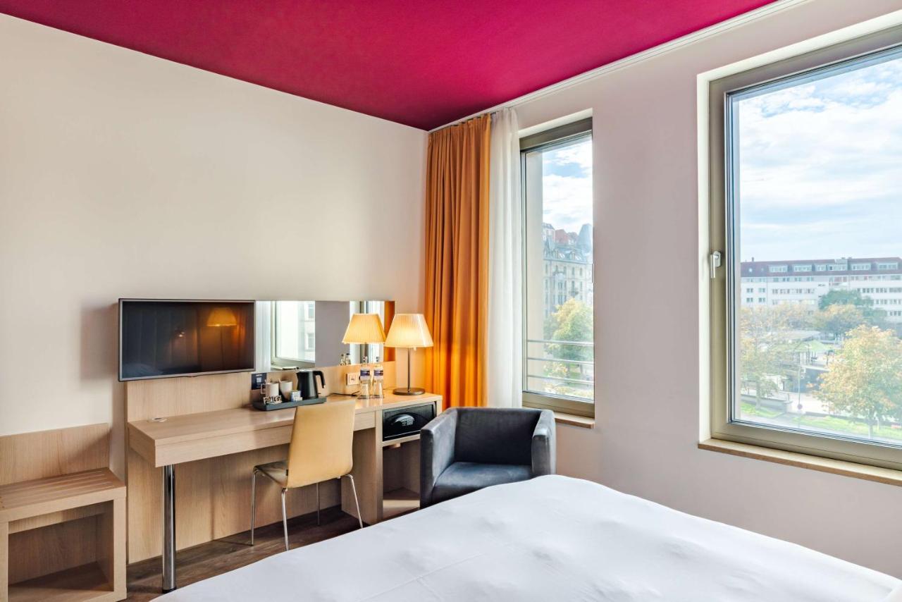 Park Inn By Radisson Stoccarda Esterno foto