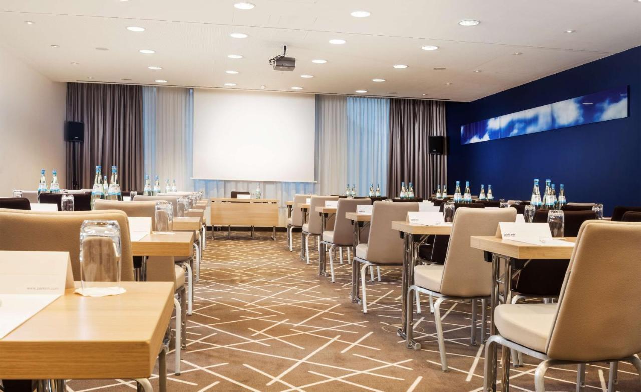 Park Inn By Radisson Stoccarda Esterno foto